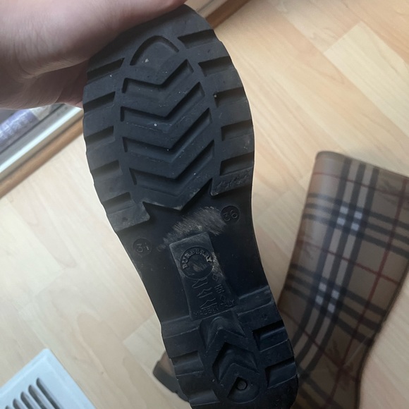 Burberry rain boots - Picture 2 of 4